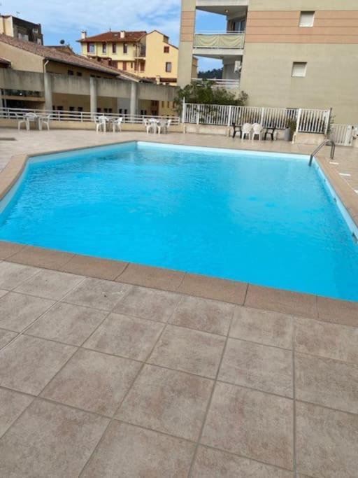 F2 Climatise A Golfe -Juan En Front De Mer Et Piscine 발로리스 외부 사진